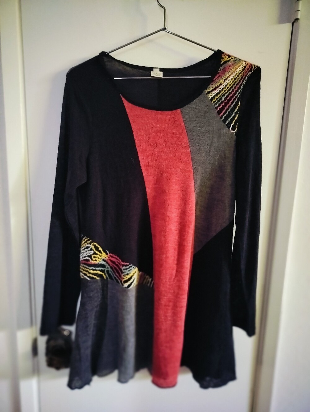 This That & Other International Co. Black Patchwork Tunic W/ Yarn Detail Medium